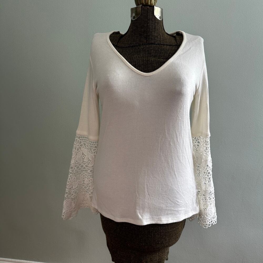 redhaute winter white long sleeve light weight sweater size M
